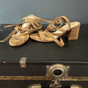 Gianni Bini Size 8 suede heeled sandals lace up